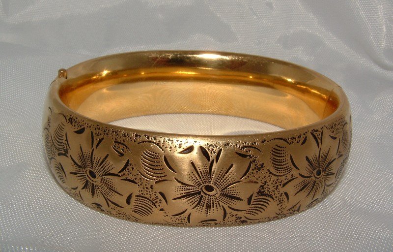Art Deco Yellow Goldfilled Engraved Bangle Bracelet